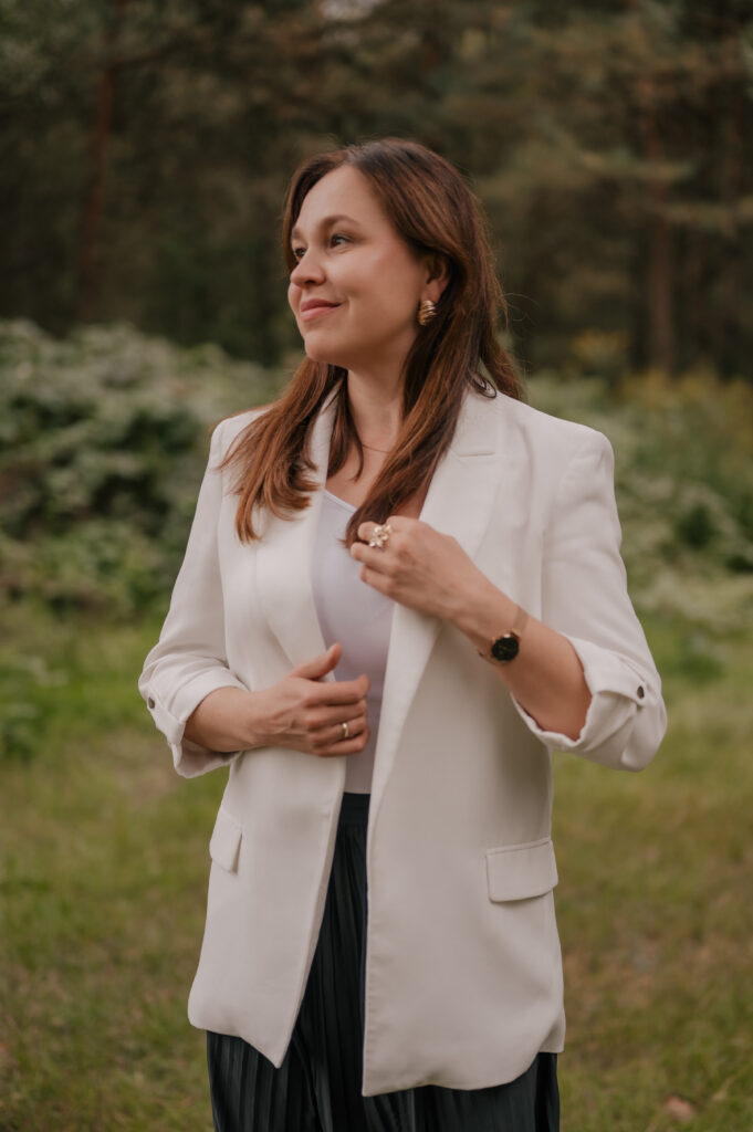 dr Monika Iwanek